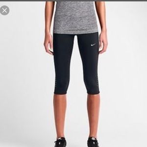 Knee knocker capris